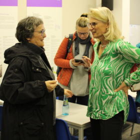Former mayor of Ruedersdorf talking to moderator, Ira Roschlau